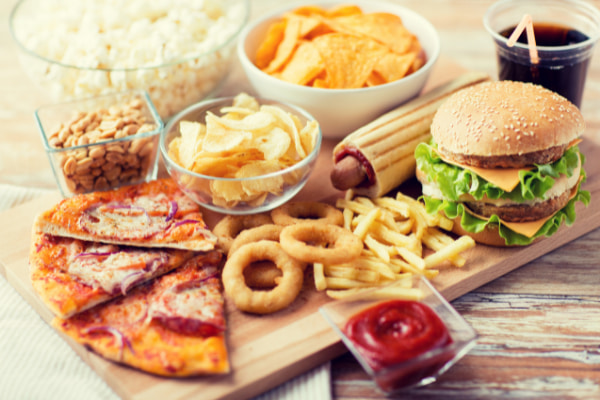 Cần tránh chế độ ăn uống không lành mạnh