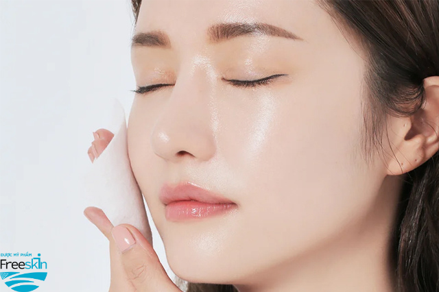 Chăm da đều đặn và sử dụng các sản phẩm phù hợp với làn da