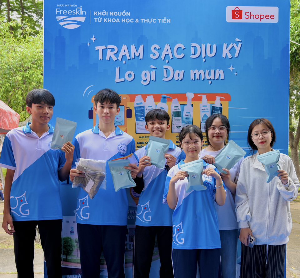 Bilnd Box trao tay Skinner đã được Host Thanh Tra Da check var